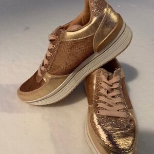 Qupid Rose Gold Textured Glitter Lace-Up Shoes Sz. 9 runs small